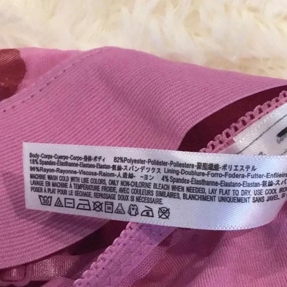 ❄️ UO | Out From Under Bralette Pink Lips Boho Beach Barbiecore - Picture 6 of 12